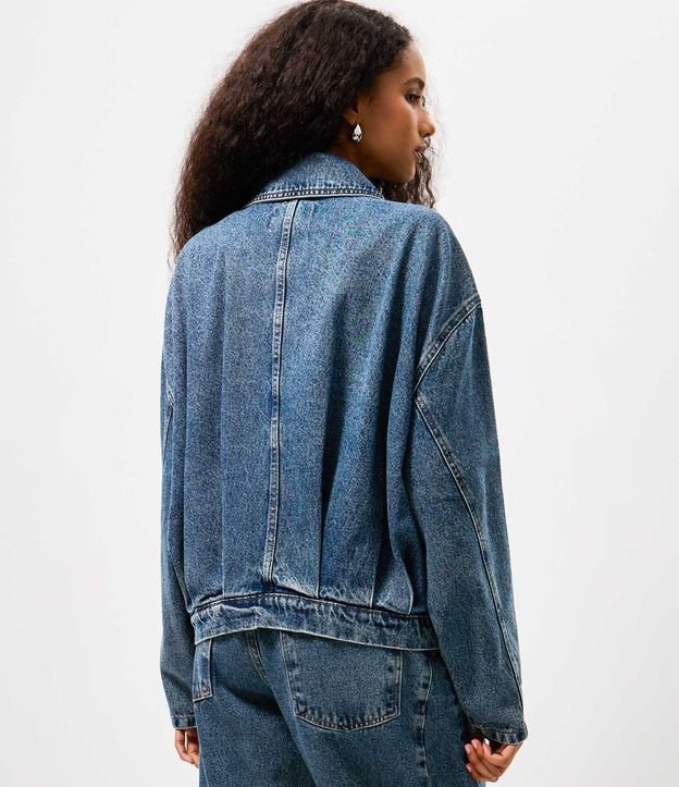 Campera Jeans con Pliegues Delanteros y Posteriores 4