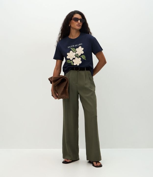 Remera con Estampado Floral y Bordado en las Flores 2
