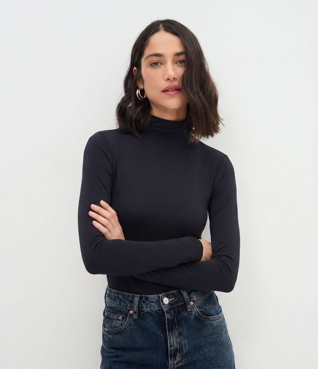 Blusa en Poliamida con Cuello Alto