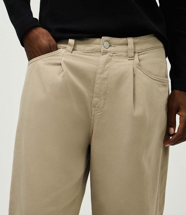 Pantalón Chino en Sarga con Pinzas 3