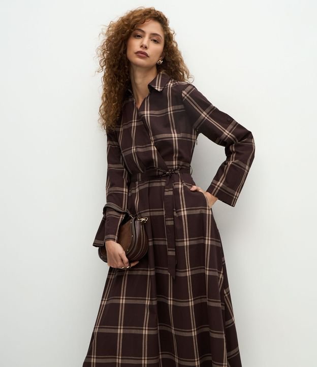 Vestido Largo con Escote Traspasado y Estampa de Cuadros 2