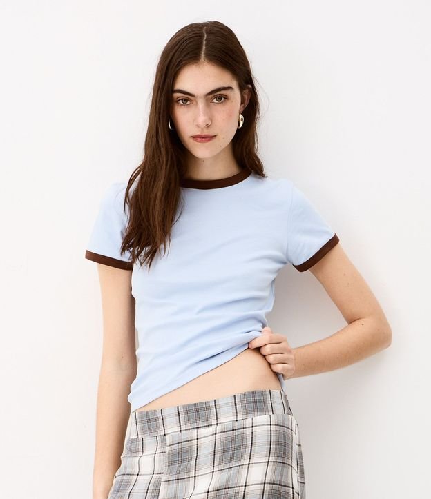 Blusa Baby Look con Mangas y Cuello Contrastantes