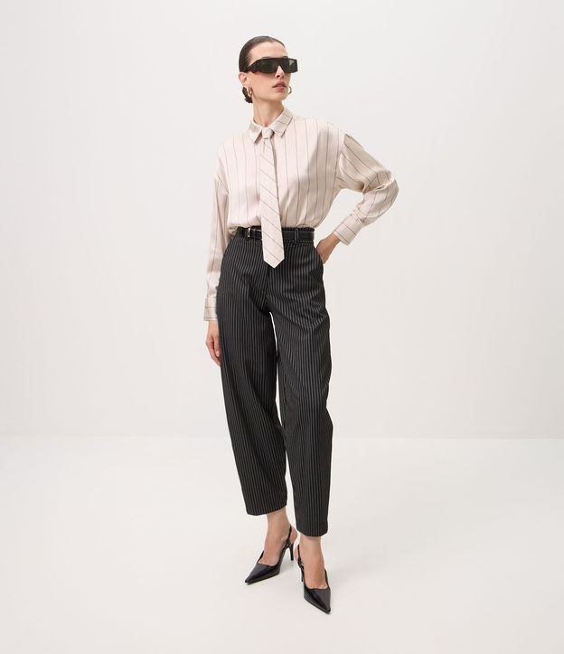 Camisa Satinada Rayada con Corbata