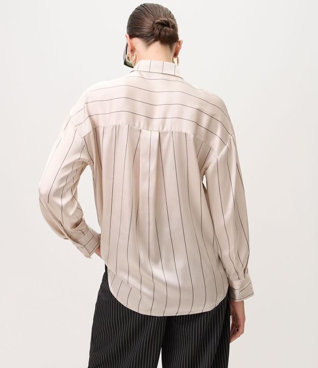 Camisa Satinada Rayada con Corbata 3