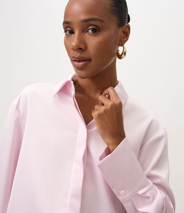 Camisa Satinada con Cuello Clásico 3