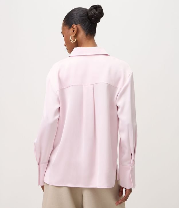Camisa Satinada con Cuello Clásico 4