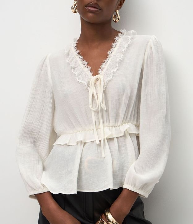Blusa Femenina Crinkle con Encaje y Modelado Fluído 4
