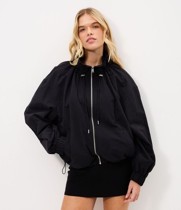 Campera con Cuello Alto Ajustable