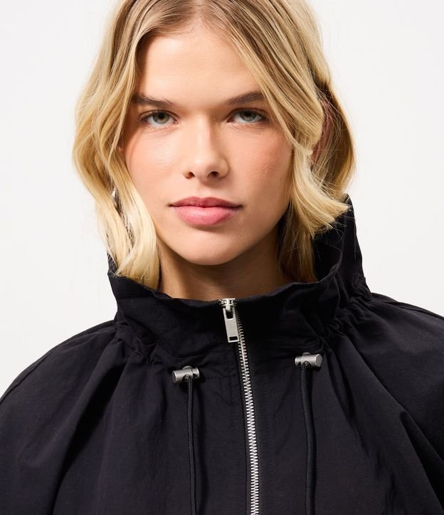 Campera con Cuello Alto Ajustable 3