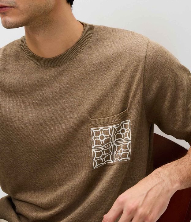 Remera con Bolsillo Delantero 3