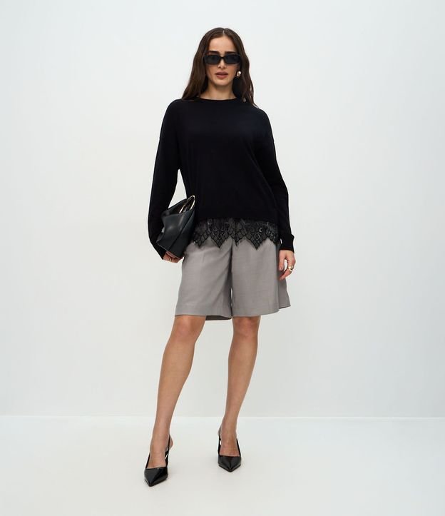 Blusa en Punto con Aplicación de Encaje en el Ruedo 5