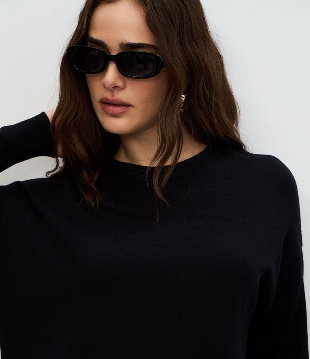 Blusa en Punto con Aplicación de Encaje en el Ruedo 6