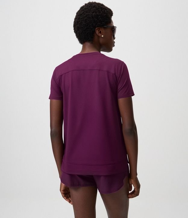 Remera Deportiva en Microfibra Agujerada con Ruedo Mullet 3