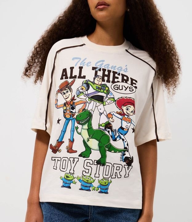 Remera con Sisa Deslocada y Estampa de Toy Story 3