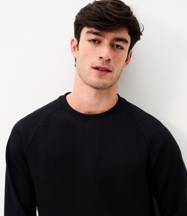 Buzo Masculino Waffle en Algodón con Cuello Redondo 4