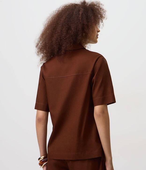 Camisa  em Sarga con Bolsillo y Cuello Inglés 6