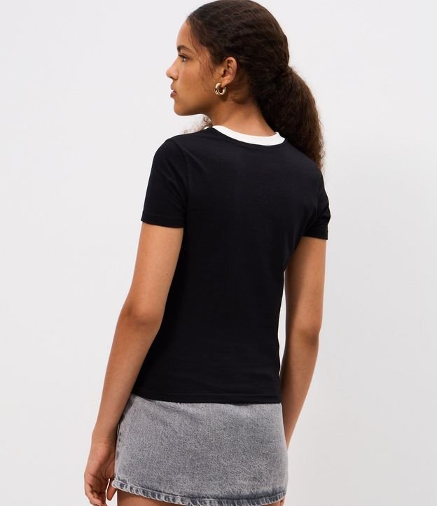 Remera en Algodón con Estampa de Kuromi y Detalle Contrastante 4