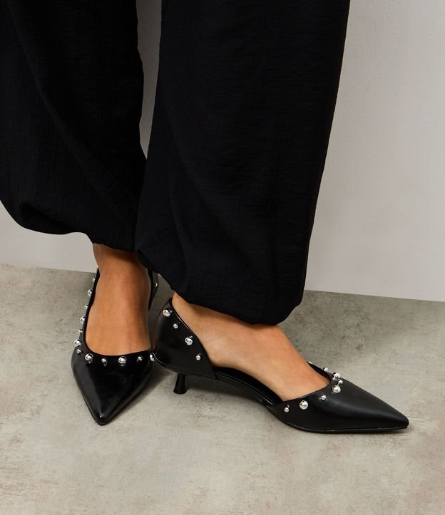 Zapato en PU con Salto Kitten Heel y Aplicación de Studs 6