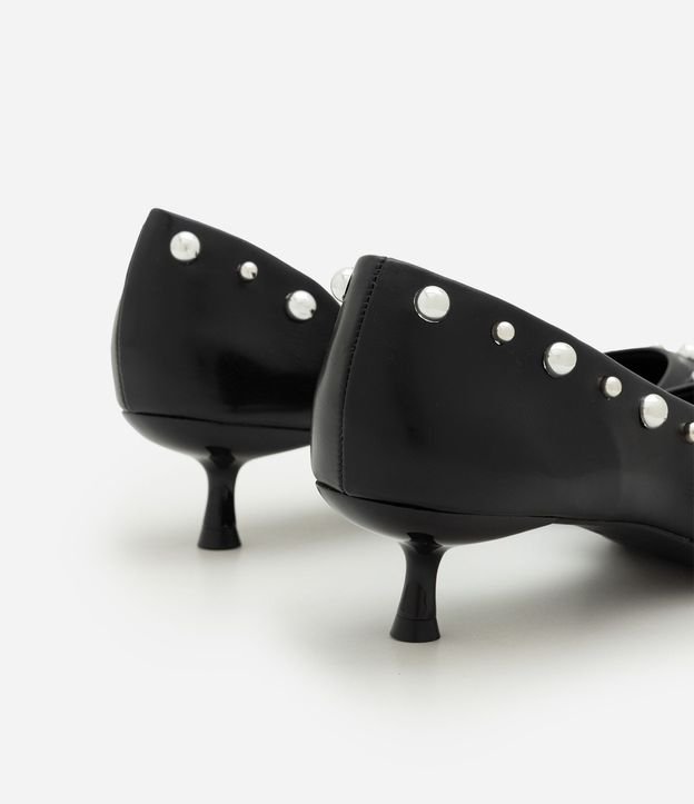 Zapato en PU con Salto Kitten Heel y Aplicación de Studs 4