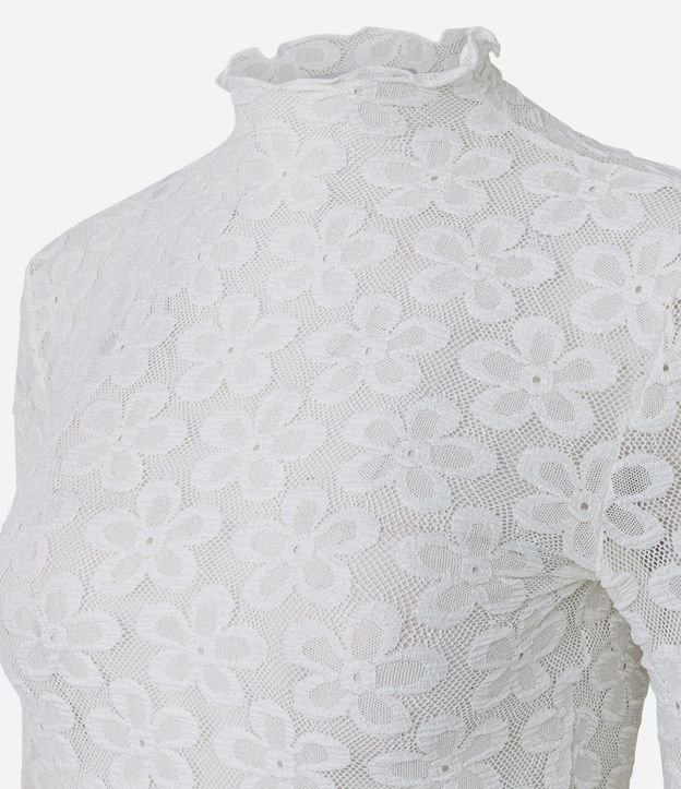 Blusa en Encaje Floral con Cuello Alto 6