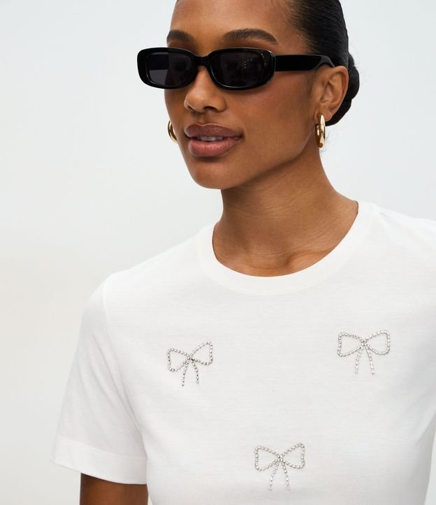 Remera Femenina de Algodón con Lazos Brillantes 4