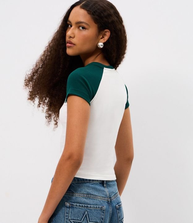 Remera en Algodón con Lettering Montreal y Sisa Raglán 4
