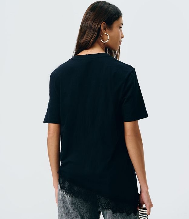 Remera Alargada en Algodón con Ruedo Asimétrico en Encaje 4