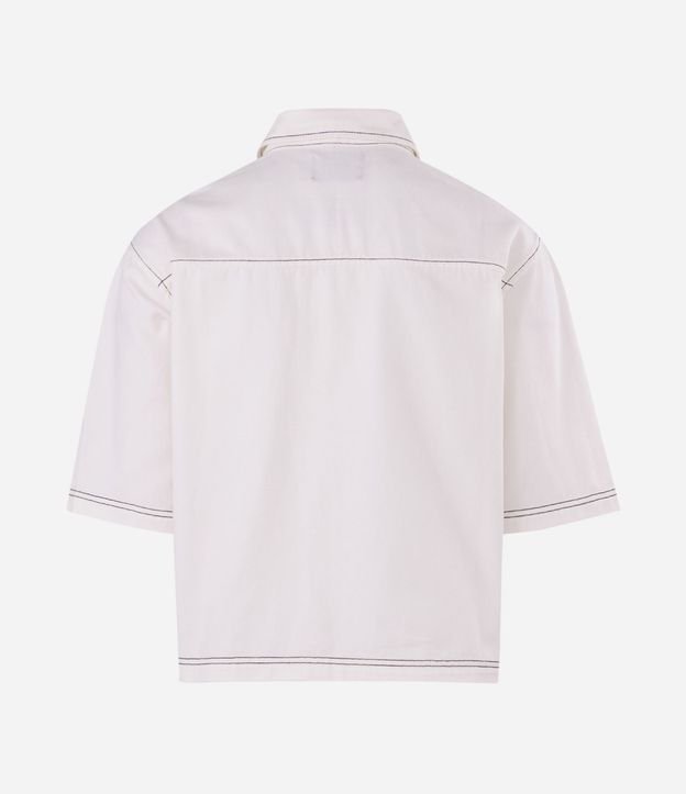 Camisa Boxy en Sarga con Bolsillos Grandes y Costura Contrastante 2