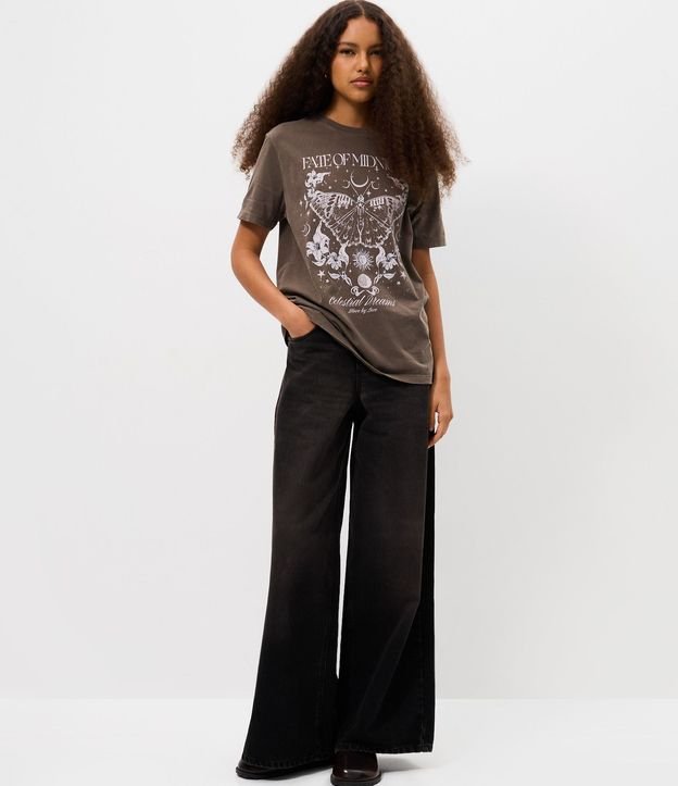 Remera Estampada con Lettering Fate of Midnight y Desteñida 2