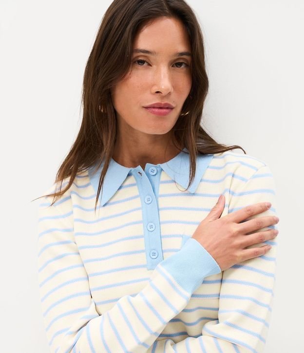 Blusa en Punto Rayada con Cuello Polo y Botones 5