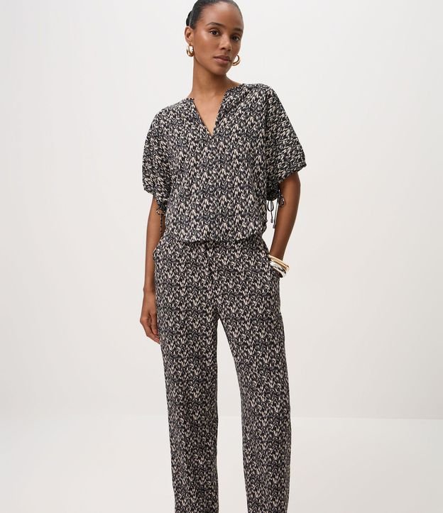 Pantalón Carrot en Crepé con Estampa Geométrico y Cintura Elástica 2