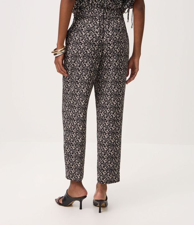 Pantalón Carrot en Crepé con Estampa Geométrico y Cintura Elástica 5