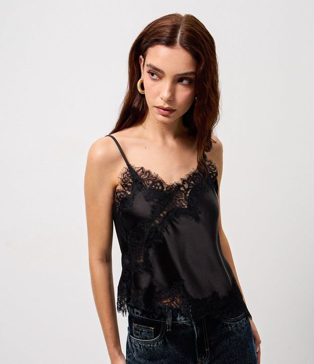 Blusa Femenina en Satén con Encaje y Tirantes Regulables