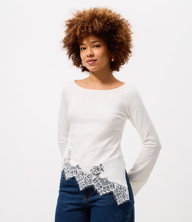 Blusa Femenina en Algodón con Cuello Bote y Detalle de Encaje 1