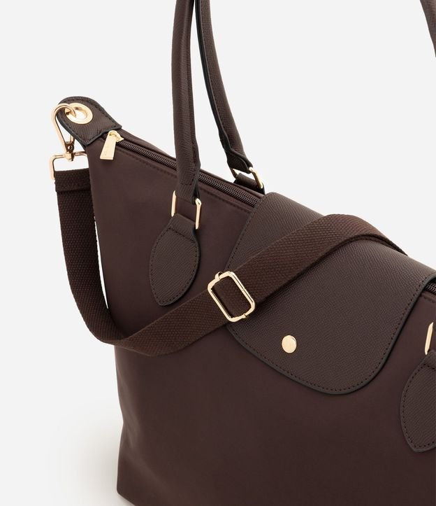 Cartera Mediana con Solapa y Asa Desmontable 4