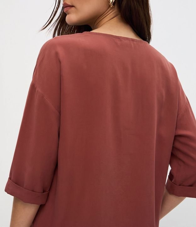 Blusa Amplia en Viscosa con Aplicación de Bolsillo Delantero 3