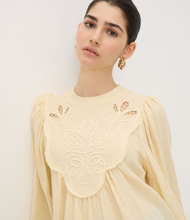 Blusa en Algodón con Mangas Amplias y Aplicación de Bordado 3