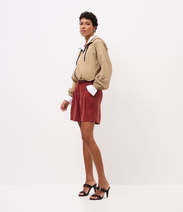 Short Suelto con Cinturón Fino en Rafia