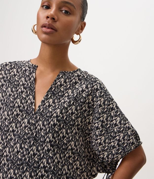 Blusa en Chiffon con Escote V y Detalle de Colissê en las Mangas 3