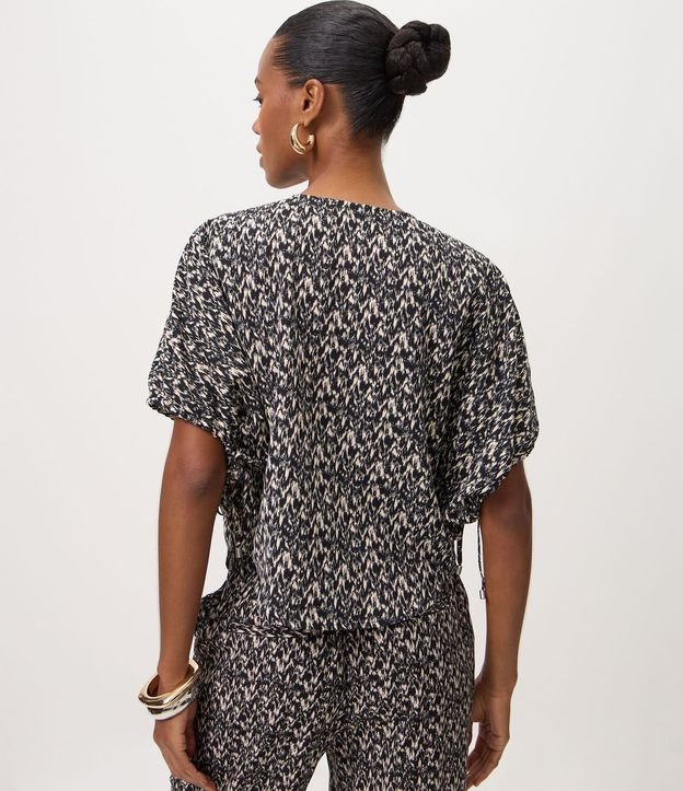 Blusa en Chiffon con Escote V y Detalle de Colissê en las Mangas 4