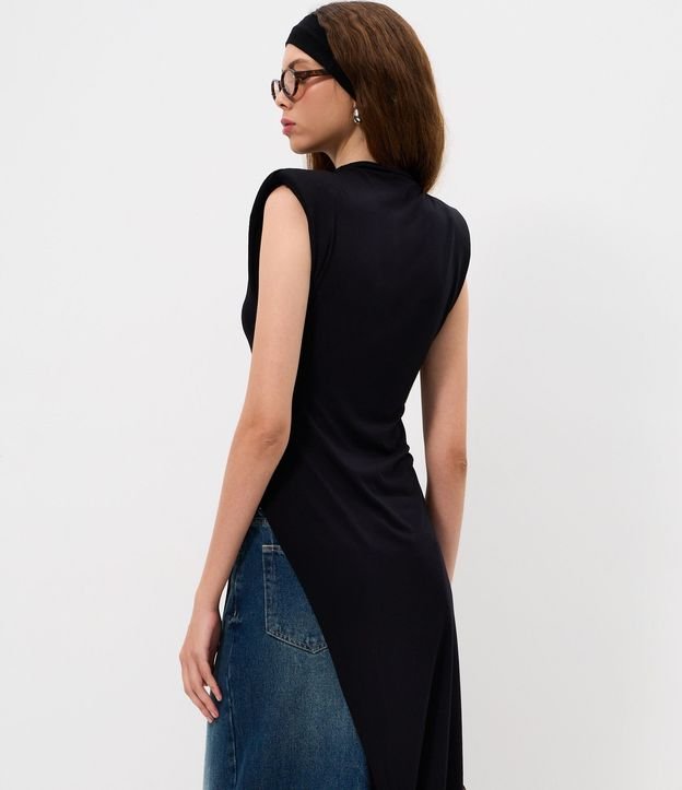 Blusa Sin Manga Super Larga con Hombrera y Ruedo Asimétrico 4