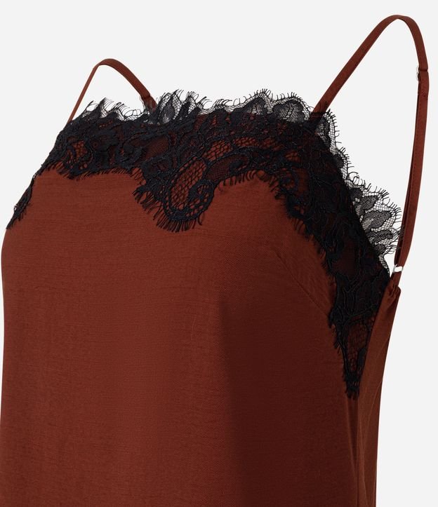 Vestido corto en Viscosa Texturizada con Encaje en el Bajo y Escote 6