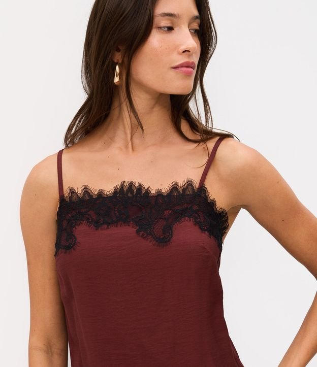 Vestido corto en Viscosa Texturizada con Encaje en el Bajo y Escote 3