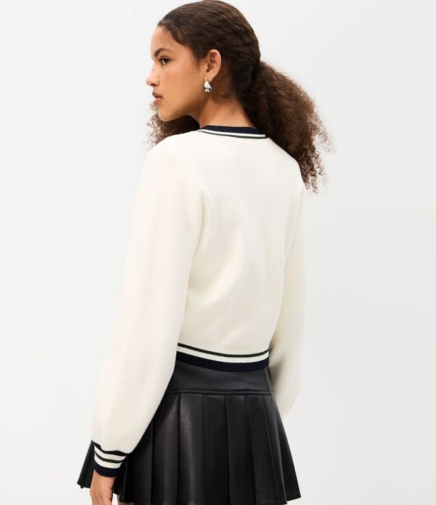 Cardigan en Punto con Detalles en Rayas Contrastantes 4