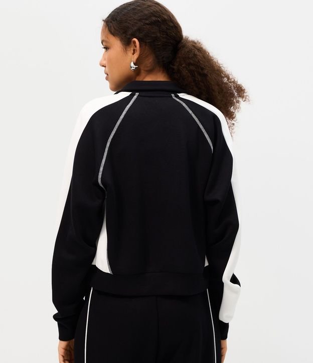 Campera en Malla con Cremallera y Detalles Contrastantes 4