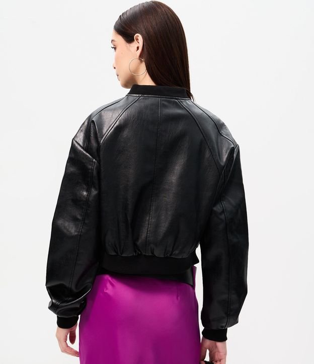 Campera Bomber en PU con Cuello Alto 4