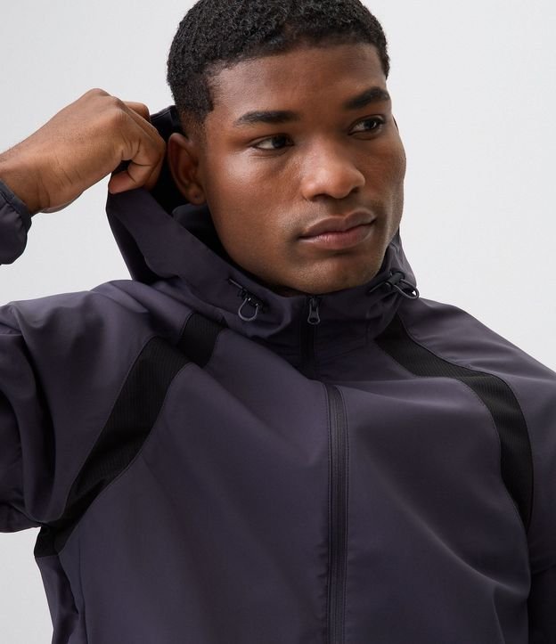 Campera Deportiva Corta Vento con Capucha 4
