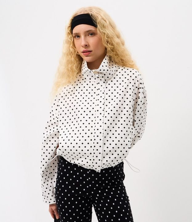 Campera Corta con Estampa de Lunares y Cuello Alto 4