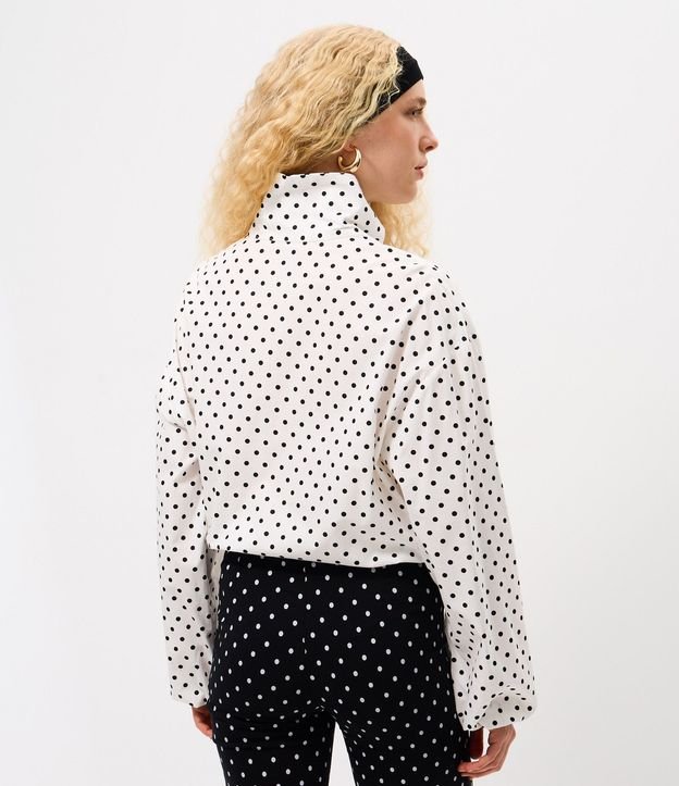 Campera Corta con Estampa de Lunares y Cuello Alto 6