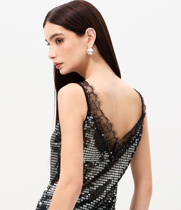 Blusa en Lentejuela con Escote en Encaje y Bajo Asimétrica 4